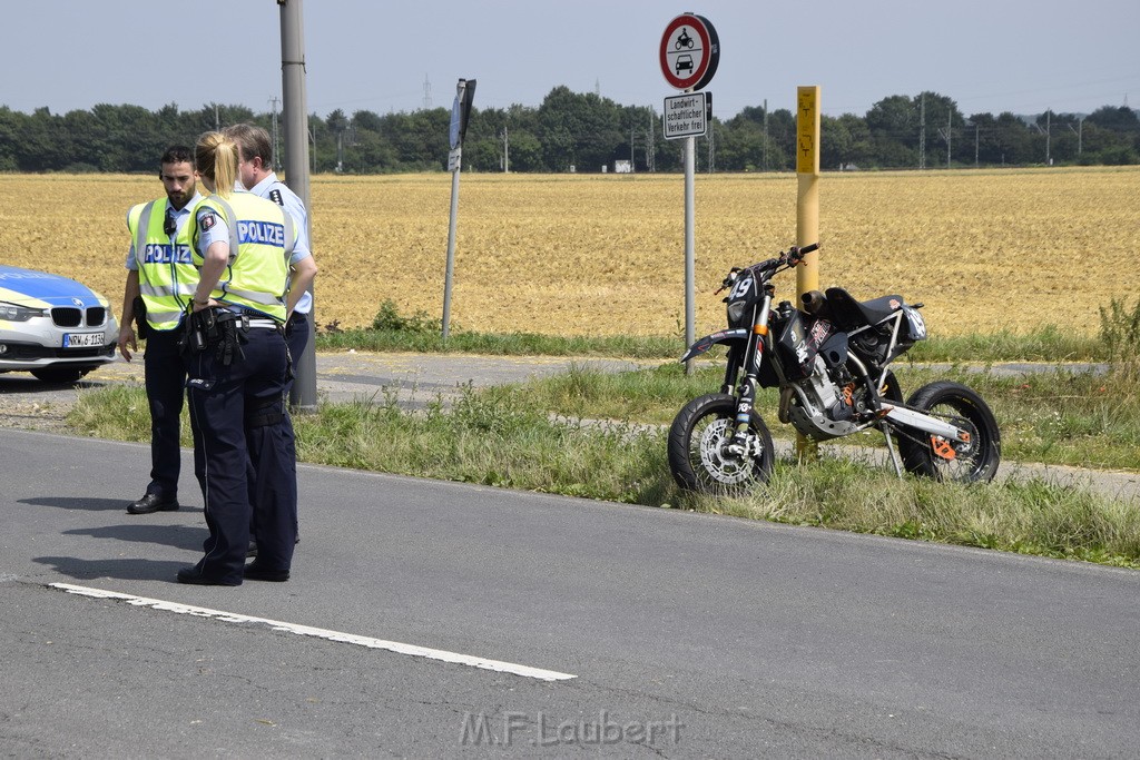 Schwerer Krad Pkw Unfall Koeln Porz Libur Liburer Landstr (Krad Fahrer nach Tagen verstorben) P060.JPG - Miklos Laubert